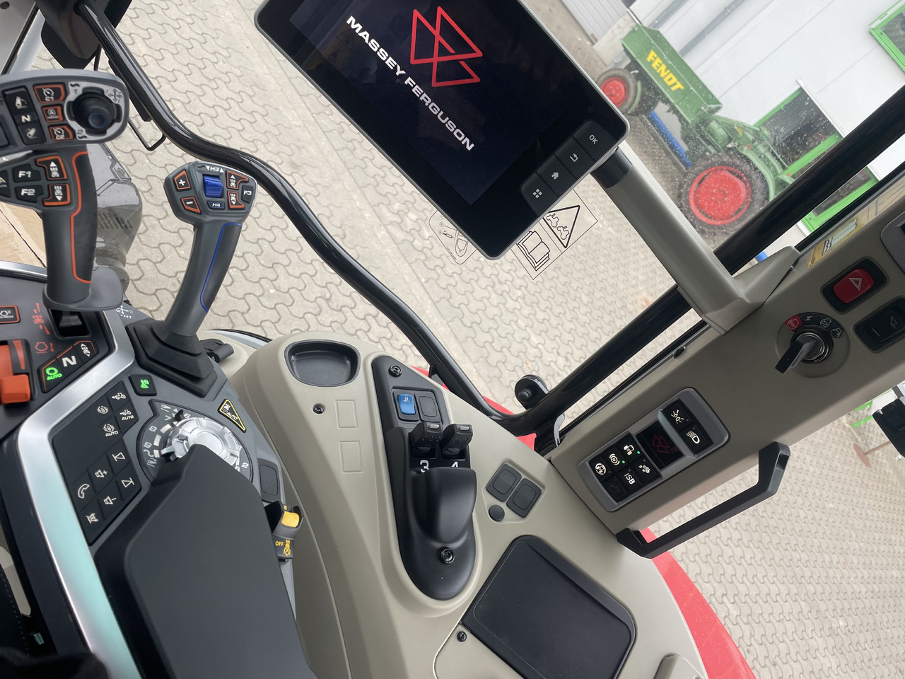 Massey Ferguson 7S.210 Dyna-VT EXCLUS - Tracteur agricole: photos 3 Massey Ferguson 7S.210 Dyna-VT EXCLUS - Tracteur agricole: photos 3