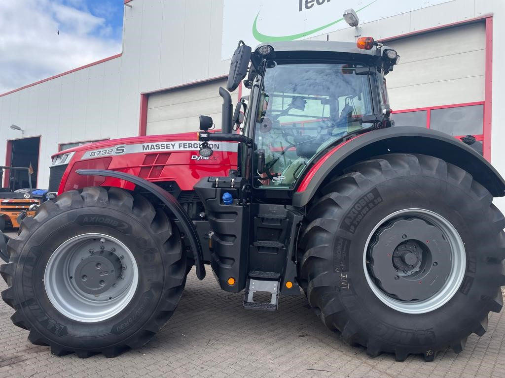 Massey Ferguson 8732 Dyna-VT EXCLUSIVE - Tracteur agricole: photos 1 Massey Ferguson 8732 Dyna-VT EXCLUSIVE - Tracteur agricole: photos 1