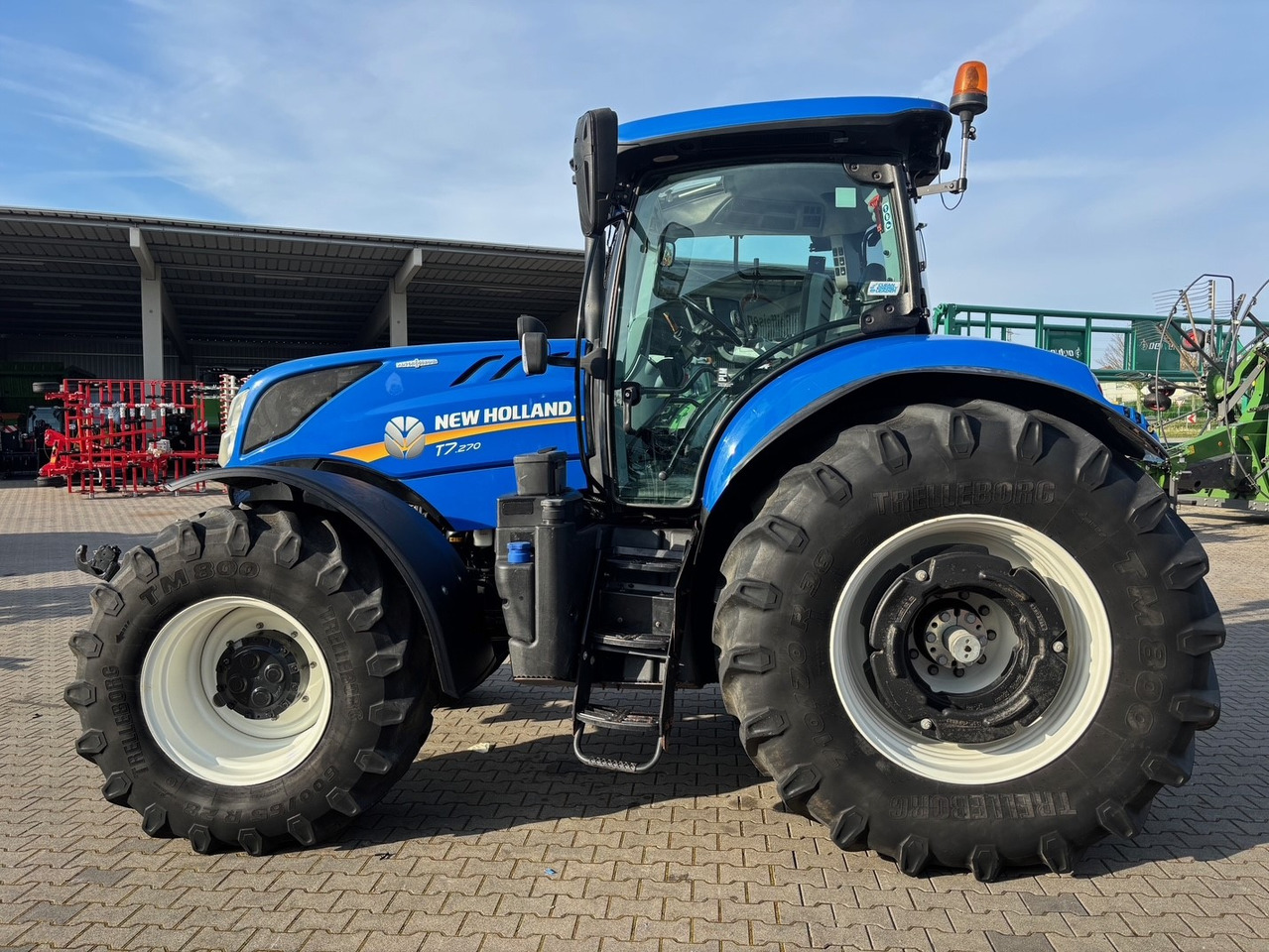 New Holland T 7.270 AC - Tracteur agricole: photos 1 New Holland T 7.270 AC - Tracteur agricole: photos 1