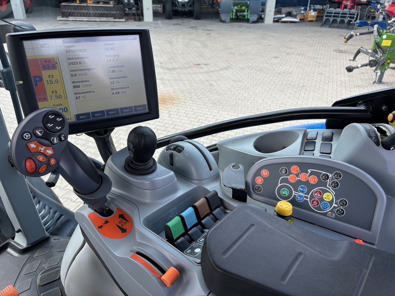 New Holland T6.140 Auto Command - Tracteur agricole: photos 3 New Holland T6.140 Auto Command - Tracteur agricole: photos 3