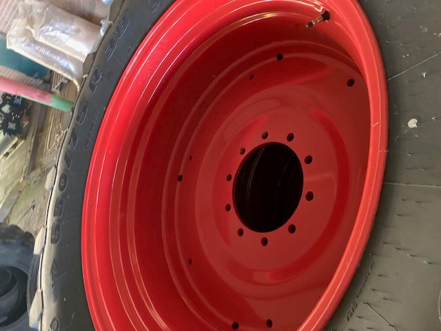 Trelleborg 650/75R38 600/65R28 - Pneus et jantes: photos 2 Trelleborg 650/75R38 600/65R28 - Pneus et jantes: photos 2