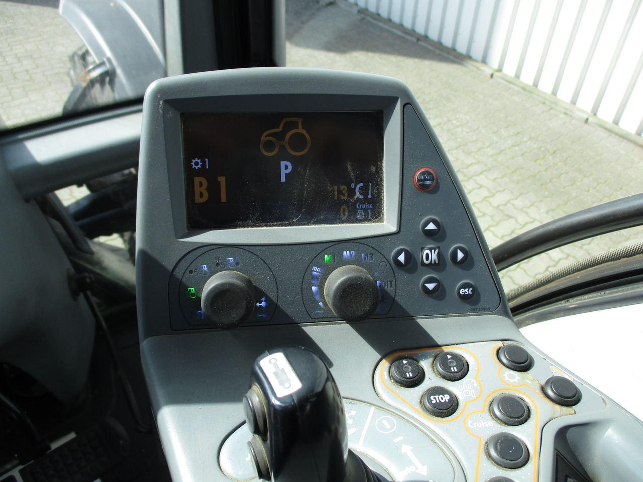 Valtra T 213 - Tracteur agricole: photos 4 Valtra T 213 - Tracteur agricole: photos 4