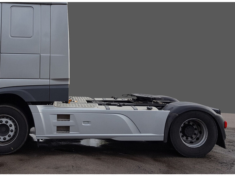 DAF XF106 E6 Sideskirts / Fairings - Aérodynamique/ Spoilers pour Camion: photos 2 DAF XF106 E6 Sideskirts / Fairings - Aérodynamique/ Spoilers pour Camion: photos 2