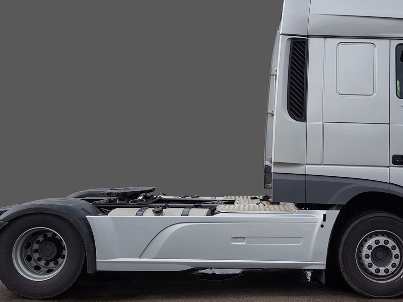 DAF XF106 E6 Sideskirts / Fairings - Aérodynamique/ Spoilers pour Camion: photos 1 DAF XF106 E6 Sideskirts / Fairings - Aérodynamique/ Spoilers pour Camion: photos 1