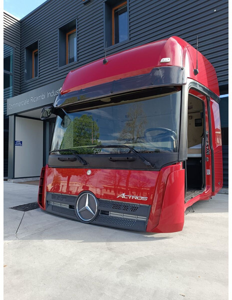 Mercedes-Benz ACTROS MP4 - Cabine et intérieur pour Camion: photos 5 Mercedes-Benz ACTROS MP4 - Cabine et intérieur pour Camion: photos 5