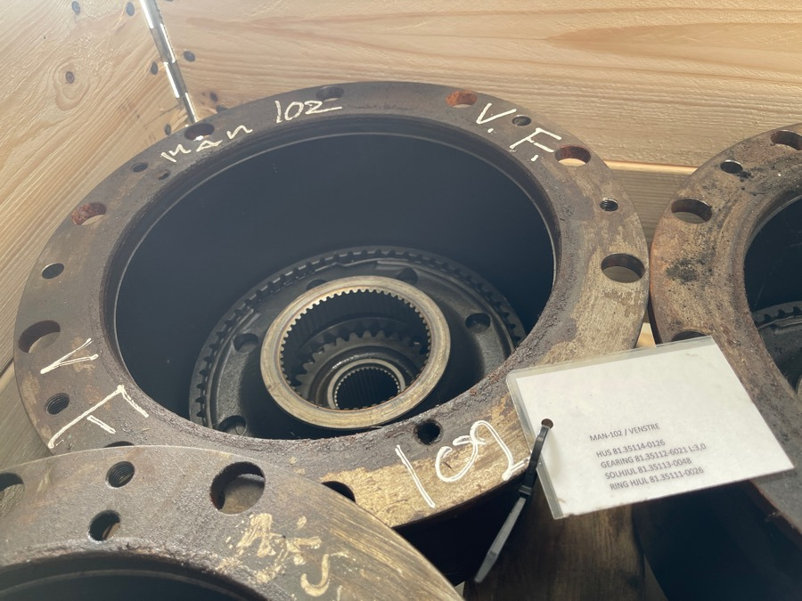MAN COMPLTE HUBREDUCTION LEFT SIDE 81.35114-0126 = 3,0 - Moyeu pour Camion: photos 1 MAN COMPLTE HUBREDUCTION LEFT SIDE 81.35114-0126 = 3,0 - Moyeu pour Camion: photos 1