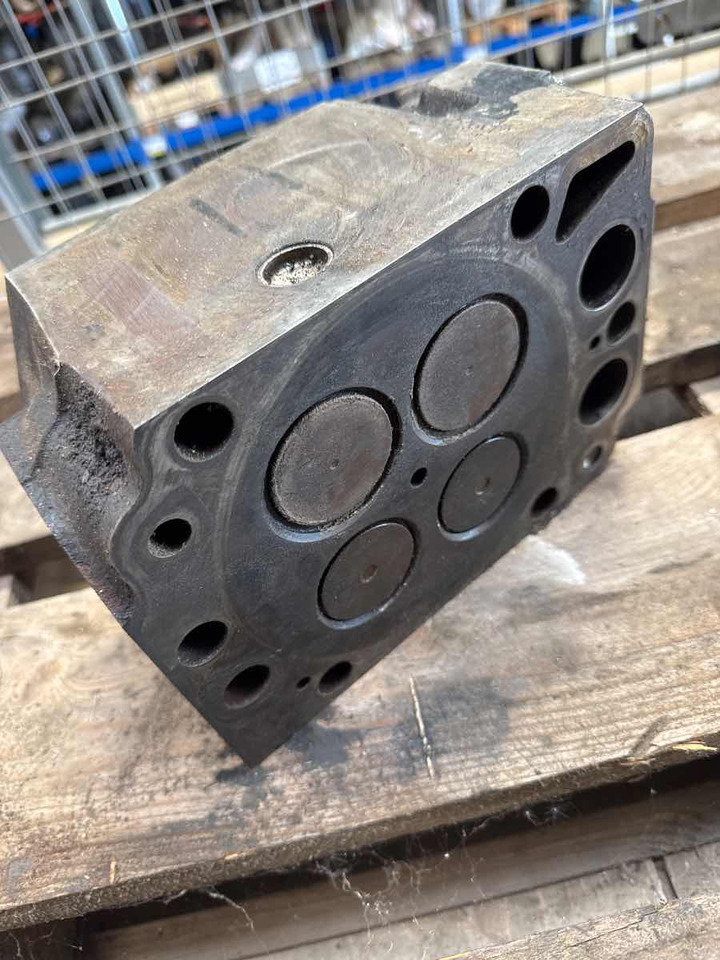 MAN CYLINDERHEAD 51.03100-6499 - Moteur et pièces pour Camion: photos 2 MAN CYLINDERHEAD 51.03100-6499 - Moteur et pièces pour Camion: photos 2