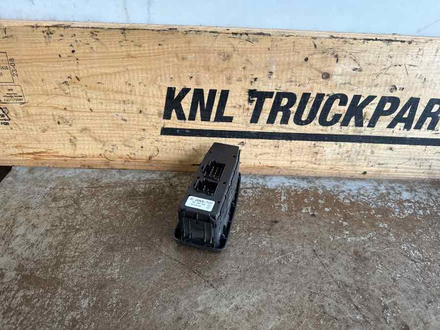 MAN ECU DOOR 81.25806-7107 - Cabine et intérieur pour Camion: photos 2 MAN ECU DOOR 81.25806-7107 - Cabine et intérieur pour Camion: photos 2