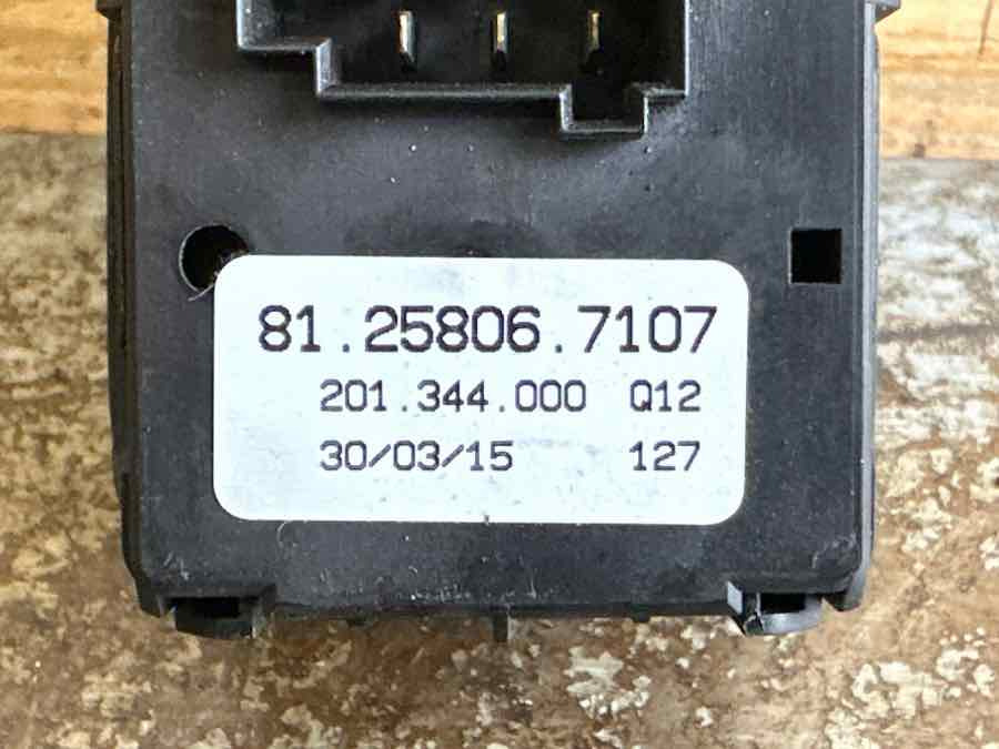MAN ECU DOOR 81.25806-7107 - Cabine et intérieur pour Camion: photos 3 MAN ECU DOOR 81.25806-7107 - Cabine et intérieur pour Camion: photos 3