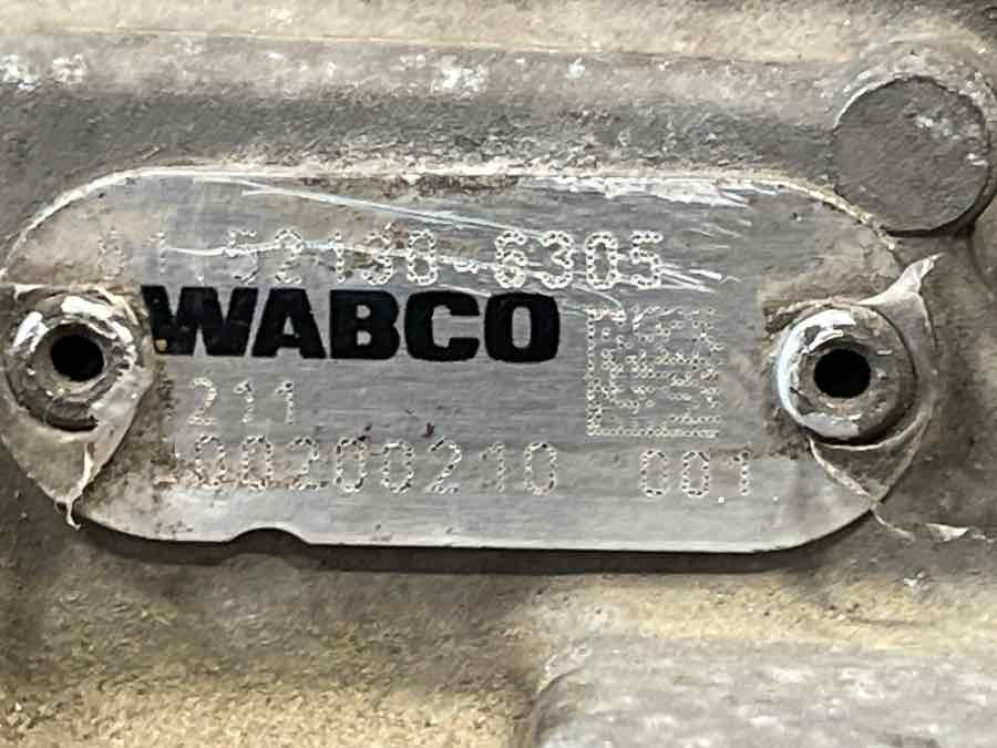 MAN FOOT BREAKE VALVE 81.52130-6305 - Valve de frein pour Camion: photos 3 MAN FOOT BREAKE VALVE 81.52130-6305 - Valve de frein pour Camion: photos 3
