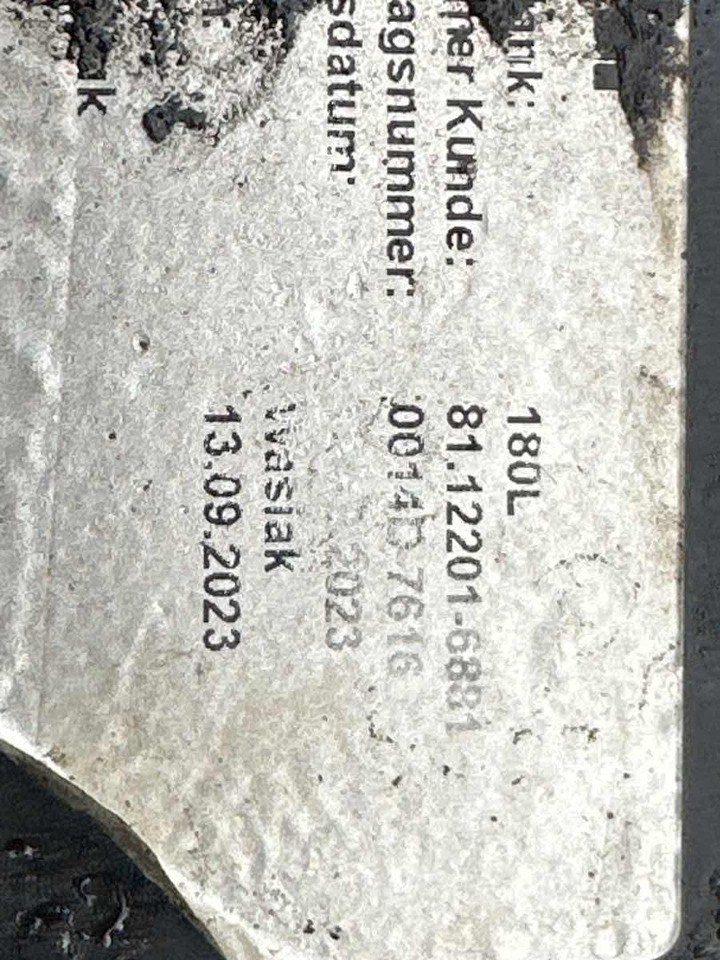 MAN FUEL TANK 81.12201-6881 - Préparation du carburant pour Camion: photos 3 MAN FUEL TANK 81.12201-6881 - Préparation du carburant pour Camion: photos 3