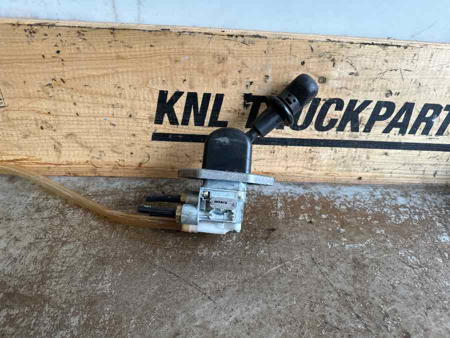 MAN HANDBRAKE 81.52315-6208 - Cabine et intérieur pour Camion: photos 2 MAN HANDBRAKE 81.52315-6208 - Cabine et intérieur pour Camion: photos 2