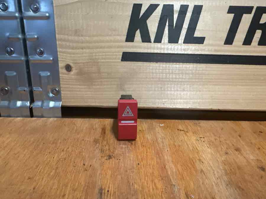 MAN SWITCH 81.25503-0356 - Cabine et intérieur pour Camion: photos 1 MAN SWITCH 81.25503-0356 - Cabine et intérieur pour Camion: photos 1