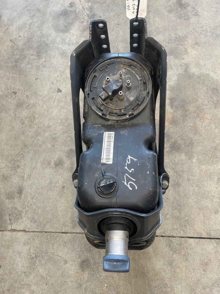 MERCEDES ADBLUE TANK A9604701015 - Préparation du carburant pour Camion: photos 1 MERCEDES ADBLUE TANK A9604701015 - Préparation du carburant pour Camion: photos 1