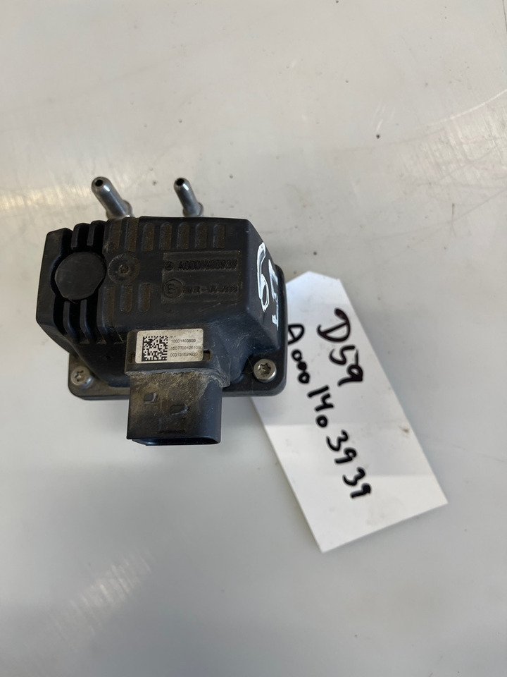 MERCEDES ADBLUE UNIT A0001403939 - Préparation du carburant pour Camion: photos 1 MERCEDES ADBLUE UNIT A0001403939 - Préparation du carburant pour Camion: photos 1