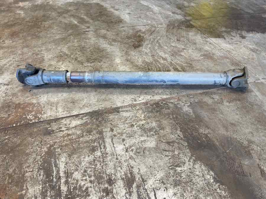 MERCEDES PROPSHAFT 4x4 A6504102002 - Arbre à cardan pour Camion: photos 1 MERCEDES PROPSHAFT 4x4 A6504102002 - Arbre à cardan pour Camion: photos 1