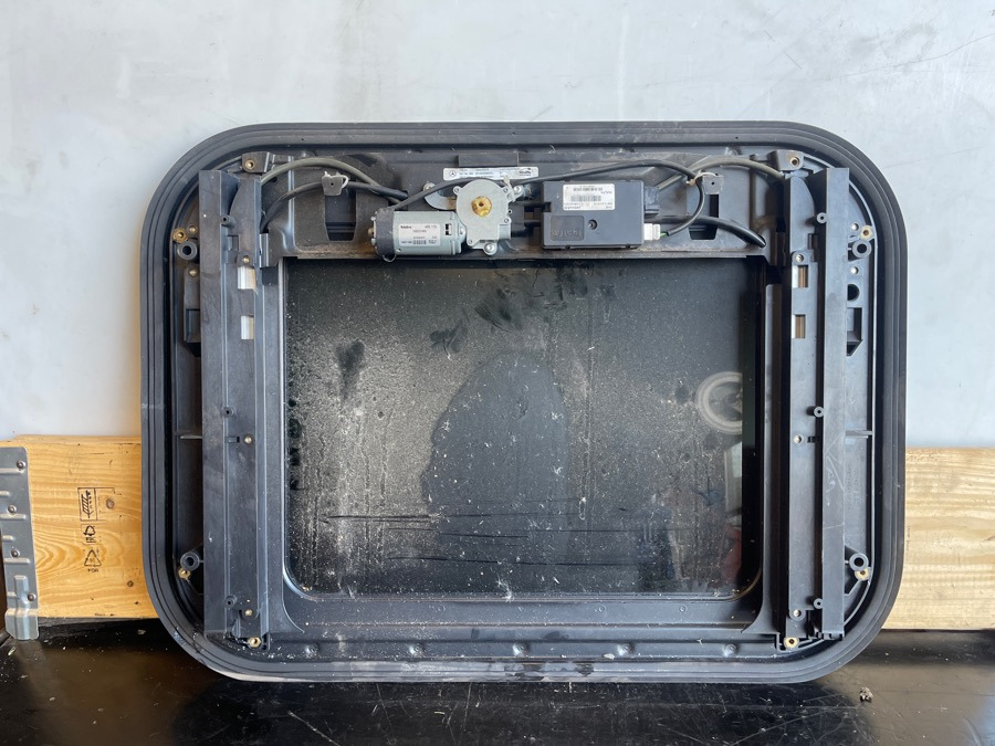 MERCEDES SUN ROOF A9438300342 - Cabine et intérieur pour Camion: photos 2 MERCEDES SUN ROOF A9438300342 - Cabine et intérieur pour Camion: photos 2