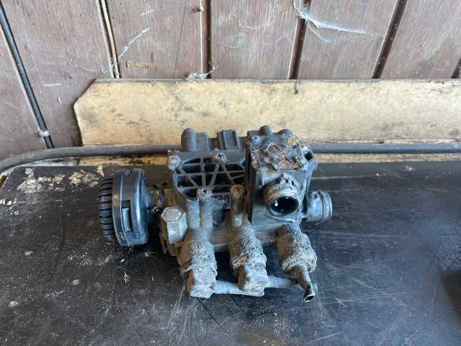 MERCEDES VALVE A0003279725 - Valve de frein pour Camion: photos 1 MERCEDES VALVE A0003279725 - Valve de frein pour Camion: photos 1