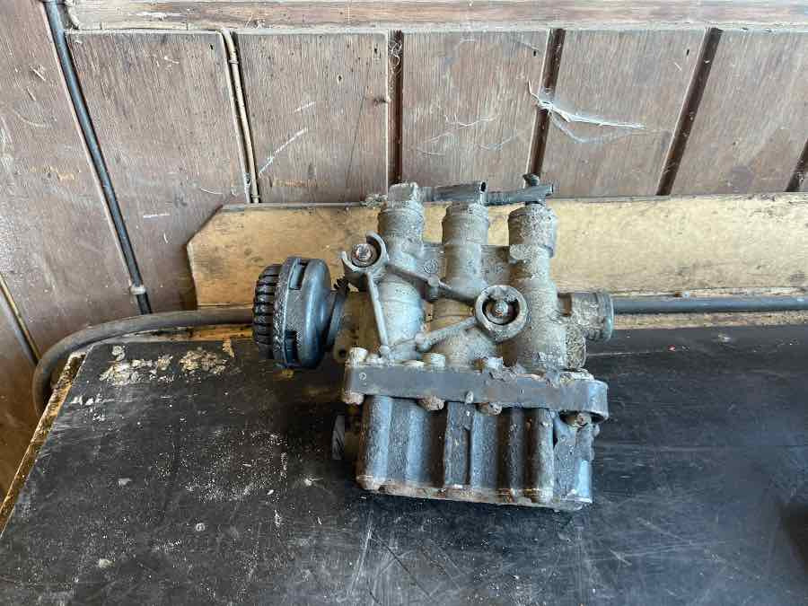 MERCEDES VALVE A0003279725 - Valve de frein pour Camion: photos 2 MERCEDES VALVE A0003279725 - Valve de frein pour Camion: photos 2