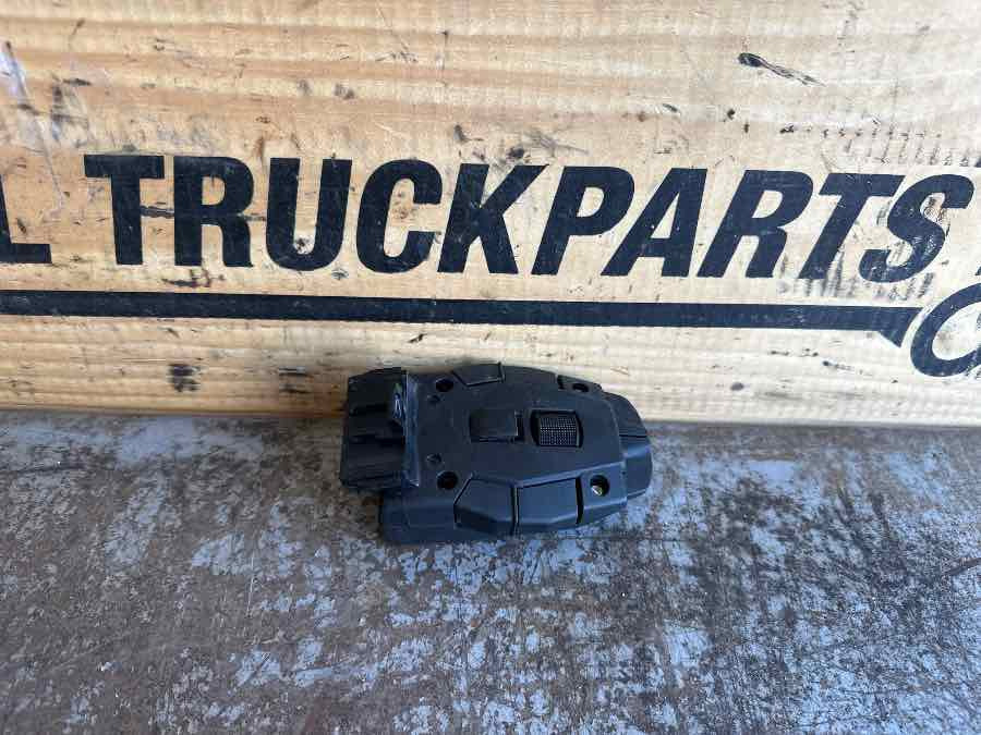 RENAULT LEVER SWITCH 21708999 - Cabine et intérieur pour Camion: photos 1 RENAULT LEVER SWITCH 21708999 - Cabine et intérieur pour Camion: photos 1