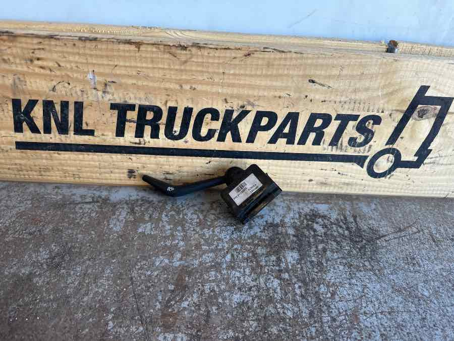 RENAULT LEVER SWITCH 7421709003 - Cabine et intérieur pour Camion: photos 2 RENAULT LEVER SWITCH 7421709003 - Cabine et intérieur pour Camion: photos 2