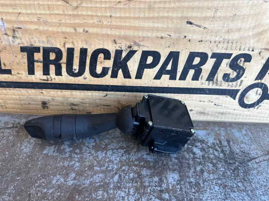 RENAULT LEVER SWITCH 7422007399 - Cabine et intérieur pour Camion: photos 2 RENAULT LEVER SWITCH 7422007399 - Cabine et intérieur pour Camion: photos 2