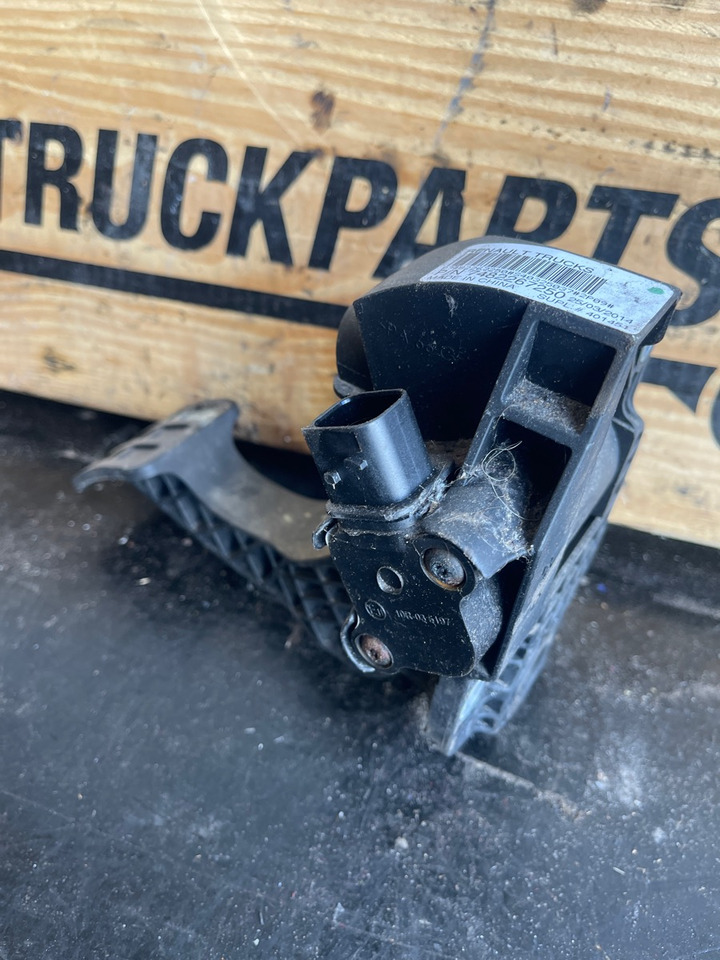 RENAULT SPEEDER PEDAL 7482267250 - Cabine et intérieur pour Camion: photos 1 RENAULT SPEEDER PEDAL 7482267250 - Cabine et intérieur pour Camion: photos 1