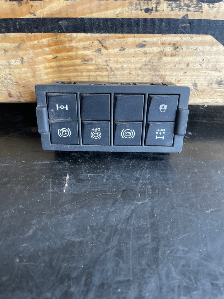 RENAULT SWITCH MODULE 7422338209 - Cabine et intérieur pour Camion: photos 1 RENAULT SWITCH MODULE 7422338209 - Cabine et intérieur pour Camion: photos 1