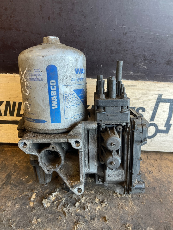 SCANIA AIR DRYER 1770184 - Valve de frein pour Camion: photos 1 SCANIA AIR DRYER 1770184 - Valve de frein pour Camion: photos 1