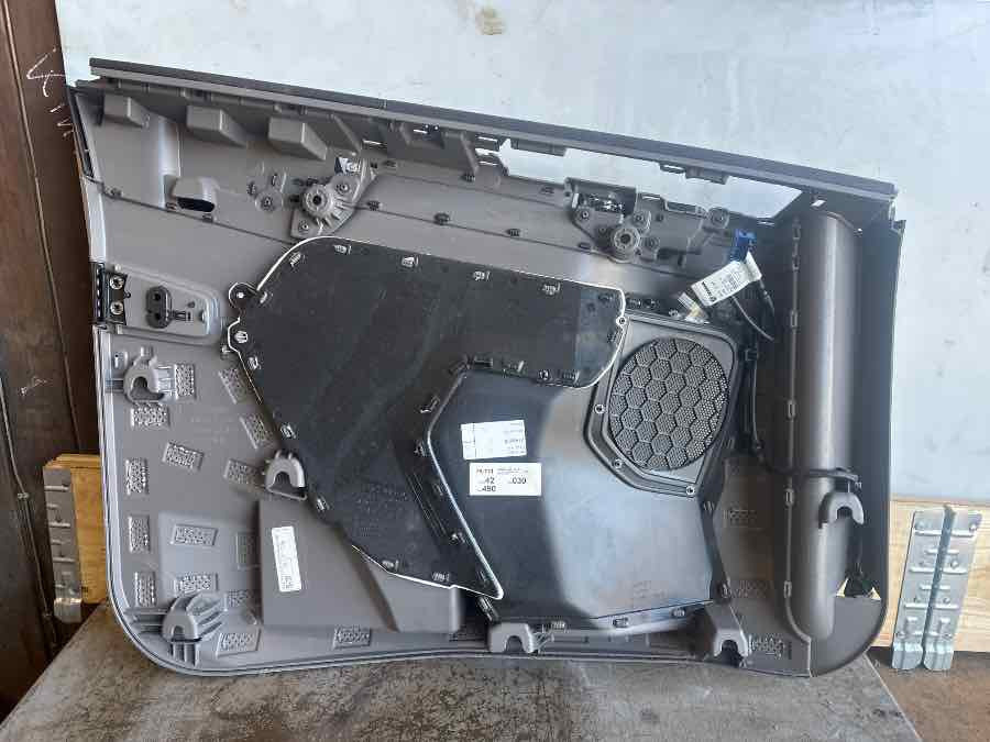 SCANIA DOOR TRIM 2935304 RH - Cabine et intérieur pour Camion: photos 2 SCANIA DOOR TRIM 2935304 RH - Cabine et intérieur pour Camion: photos 2