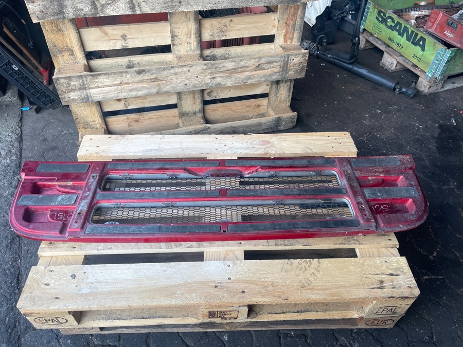SCANIA LOWER GRILL 1871667 - Cabine et intérieur pour Camion: photos 1 SCANIA LOWER GRILL 1871667 - Cabine et intérieur pour Camion: photos 1