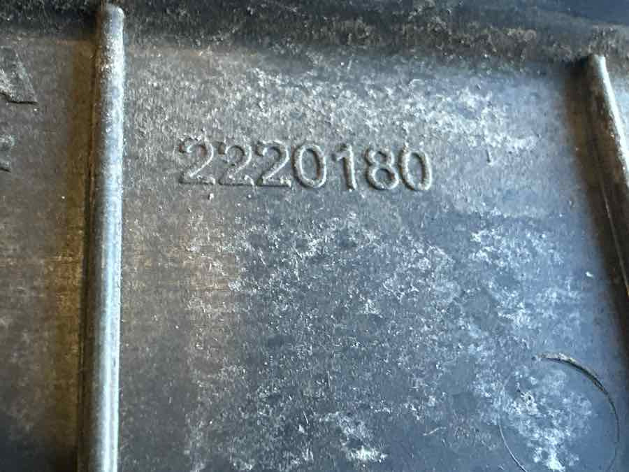 SCANIA STEP PLATE RH 2422410 2422412 2533168 - Cabine et intérieur pour Camion: photos 4 SCANIA STEP PLATE RH 2422410 2422412 2533168 - Cabine et intérieur pour Camion: photos 4