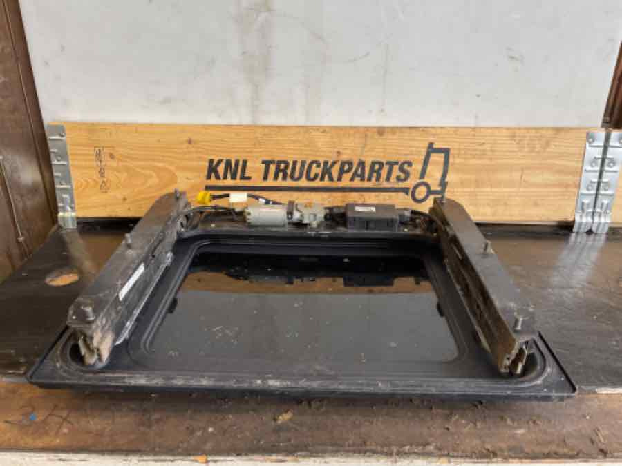 SCANIA SUN ROOF 1504668 - Cabine et intérieur pour Camion: photos 2 SCANIA SUN ROOF 1504668 - Cabine et intérieur pour Camion: photos 2