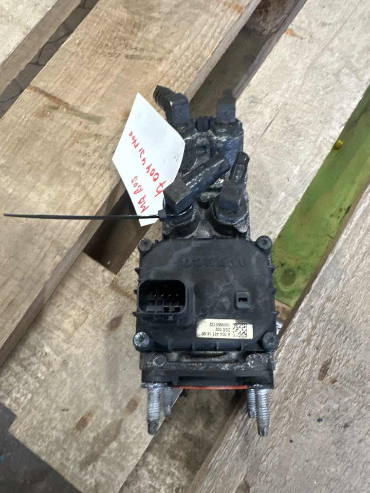 SETRA / MERCEDES BRAKE VALVE A0044314906 - Valve de frein pour Bus: photos 1 SETRA / MERCEDES BRAKE VALVE A0044314906 - Valve de frein pour Bus: photos 1