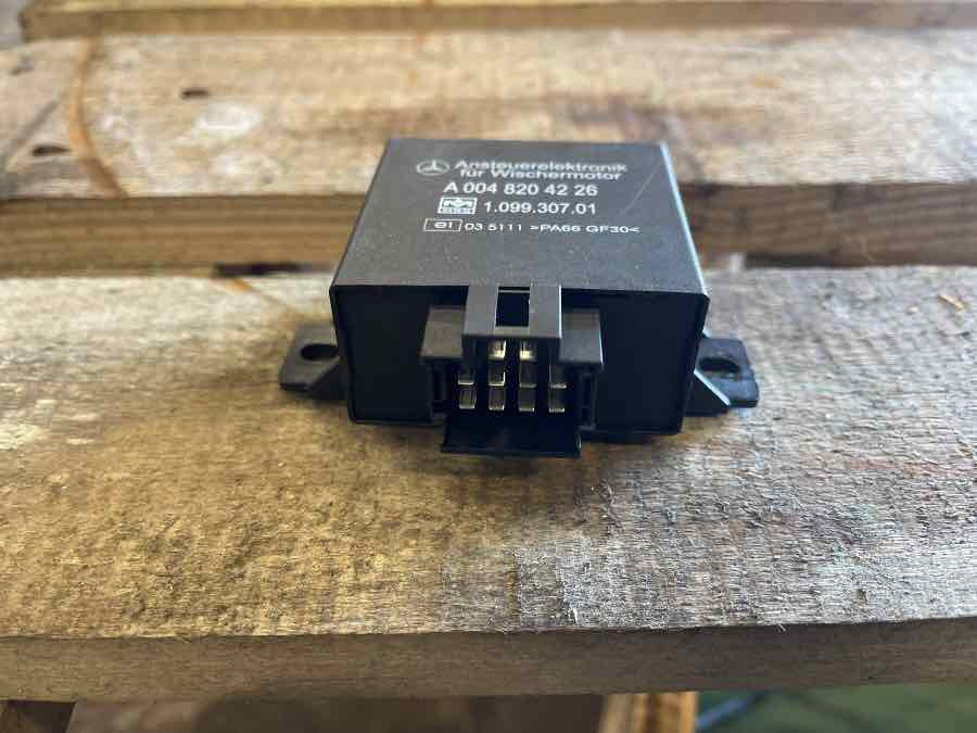 SETRA / MERCEDES ECU WIPER MOTOR A0048204226 - Bloc de gestion pour Bus: photos 1 SETRA / MERCEDES ECU WIPER MOTOR A0048204226 - Bloc de gestion pour Bus: photos 1