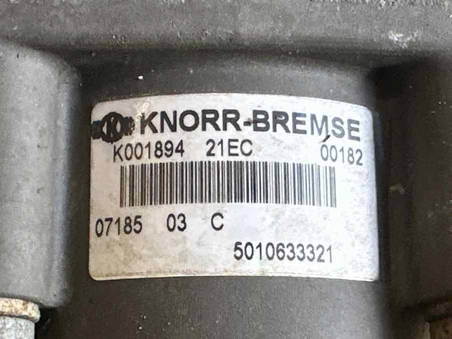 VOLVO FOOT BRAKE VALVE 21390592 - Valve de frein pour Camion: photos 3 VOLVO FOOT BRAKE VALVE 21390592 - Valve de frein pour Camion: photos 3