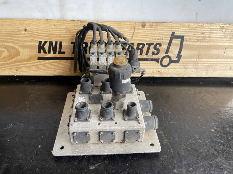 VOLVO HEATING VALVE 22359423 - Valve de frein pour Camion: photos 1 VOLVO HEATING VALVE 22359423 - Valve de frein pour Camion: photos 1