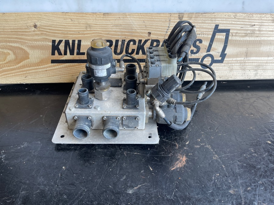 VOLVO HEATING VALVE 22359423 - Valve de frein pour Camion: photos 4 VOLVO HEATING VALVE 22359423 - Valve de frein pour Camion: photos 4