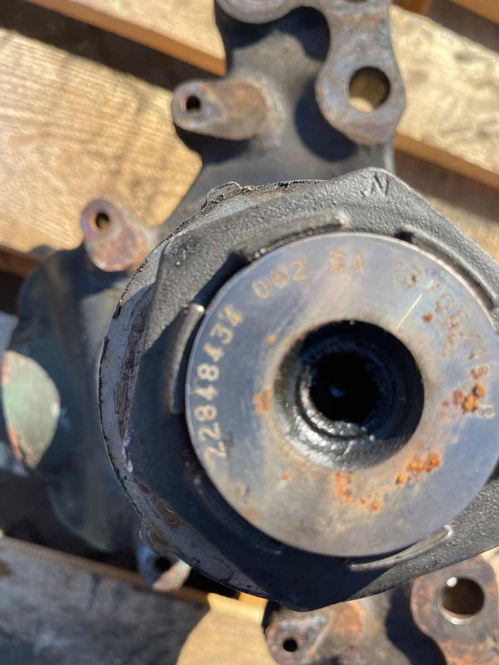 VOLVO STEERING KNUCKLE 22848434 - Fusée d'essieu pour Camion: photos 2 VOLVO STEERING KNUCKLE 22848434 - Fusée d'essieu pour Camion: photos 2