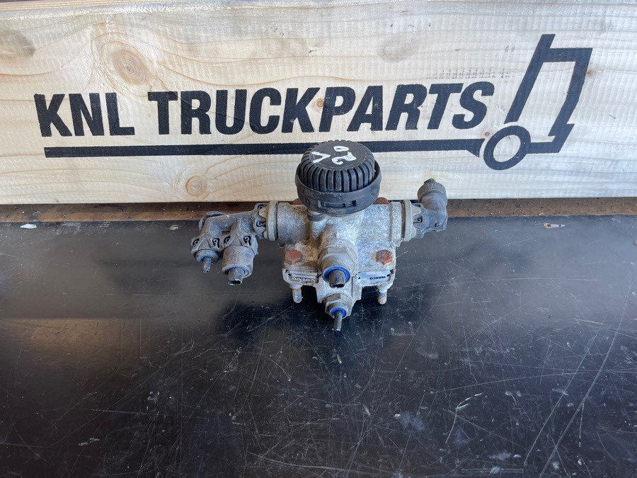 VOLVO VALVE 20590781 - Valve de frein pour Camion: photos 1 VOLVO VALVE 20590781 - Valve de frein pour Camion: photos 1