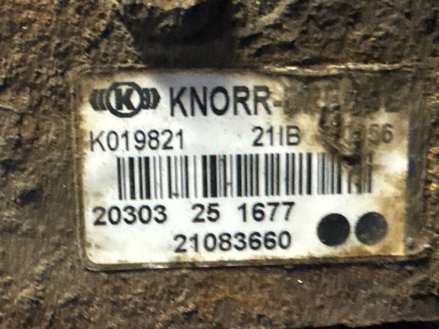 VOLVO VALVE 21083660 - Valve de frein pour Camion: photos 3 VOLVO VALVE 21083660 - Valve de frein pour Camion: photos 3