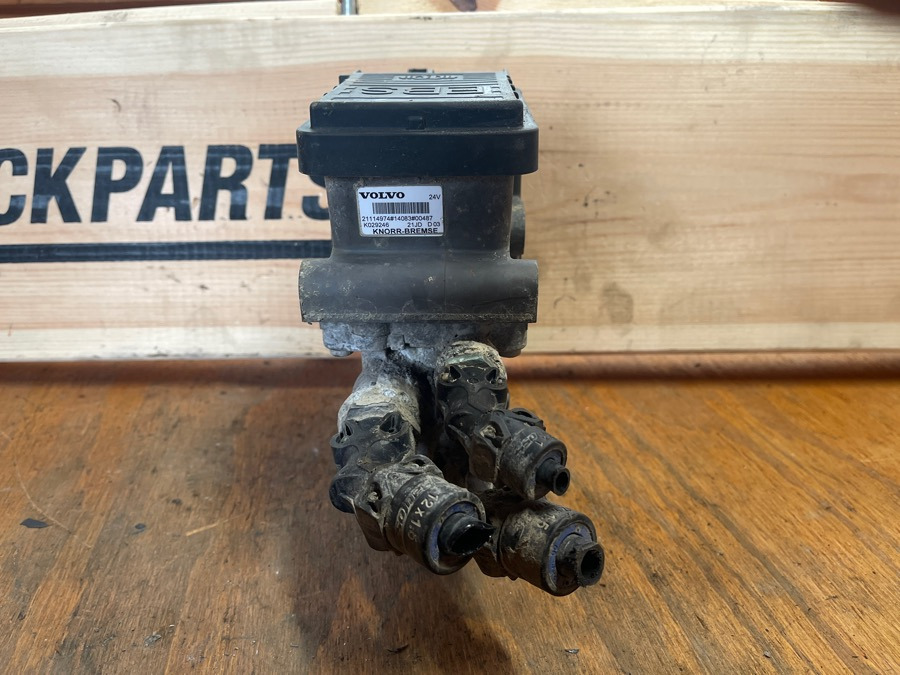VOLVO VALVE 21114974 - Valve de frein pour Camion: photos 1 VOLVO VALVE 21114974 - Valve de frein pour Camion: photos 1