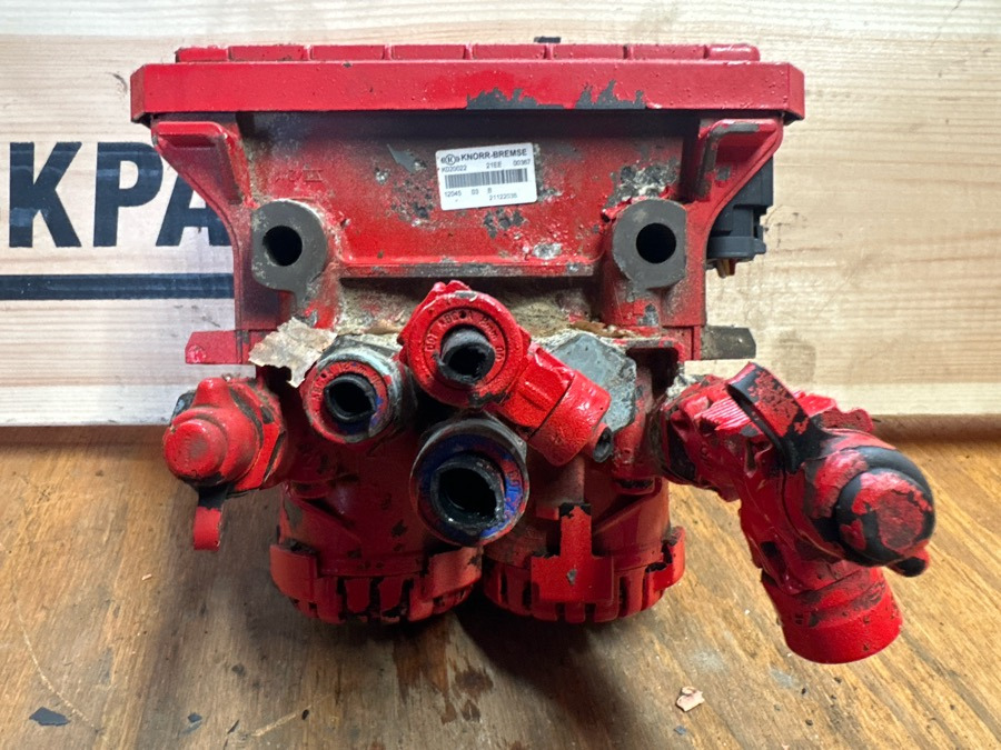 VOLVO VALVE 21122035 - Valve de frein pour Camion: photos 3 VOLVO VALVE 21122035 - Valve de frein pour Camion: photos 3
