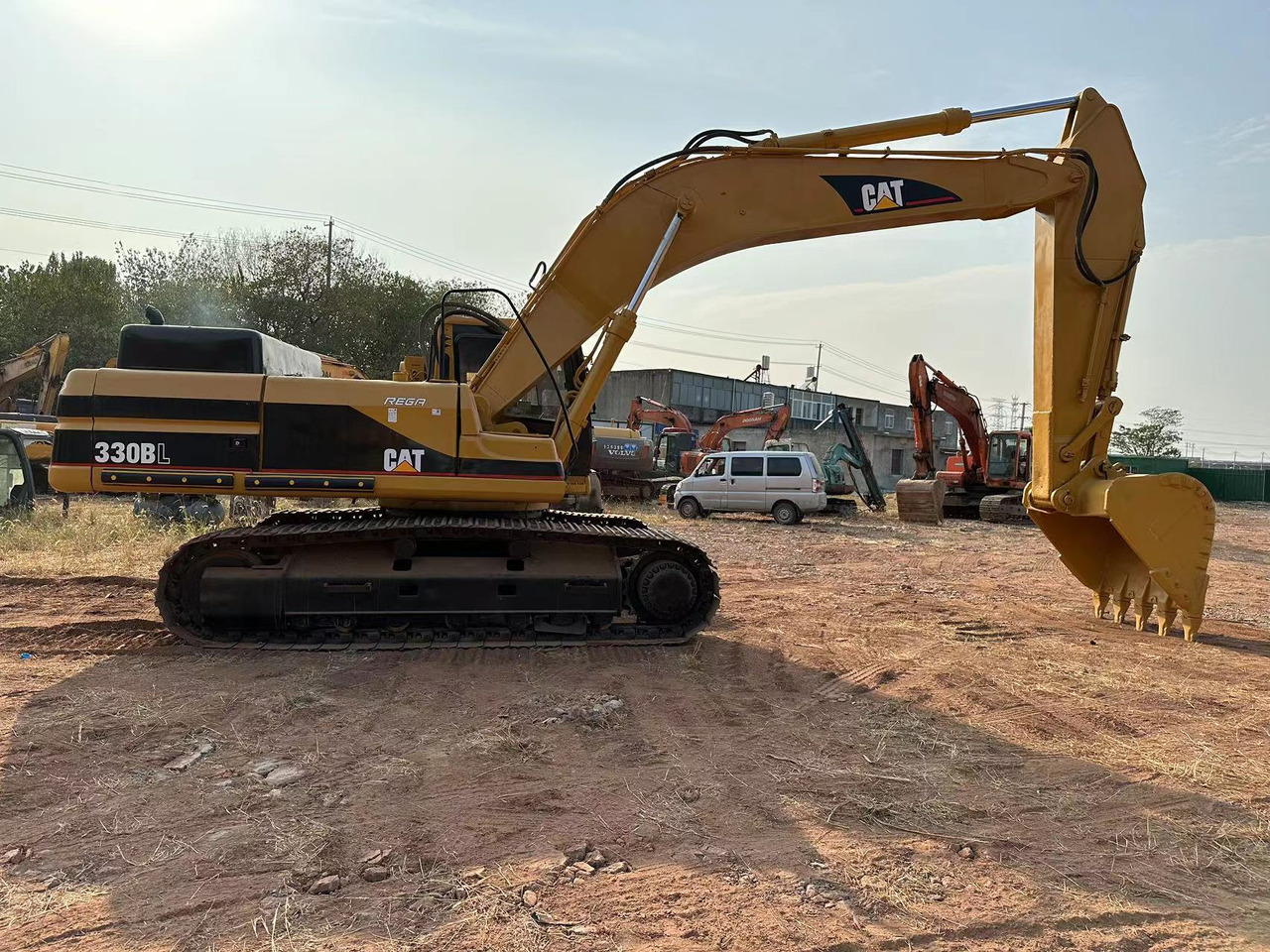 CAT 320B - Pelle sur chenille: photos 2 CAT 320B - Pelle sur chenille: photos 2
