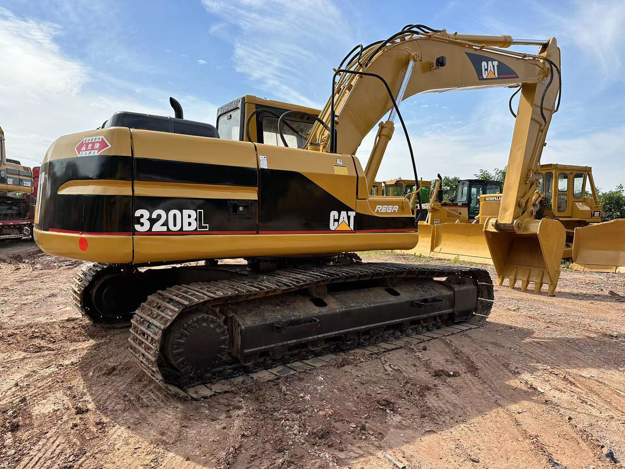 CAT 320B - Pelle sur chenille: photos 2 CAT 320B - Pelle sur chenille: photos 2
