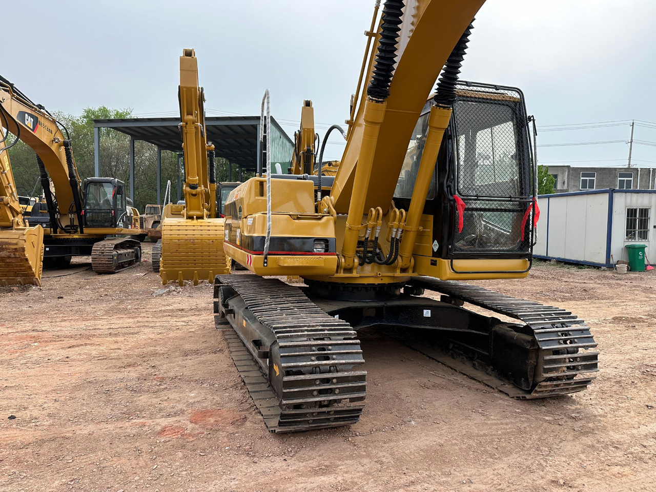 CAT 320BL - Pelle sur chenille: photos 5 CAT 320BL - Pelle sur chenille: photos 5