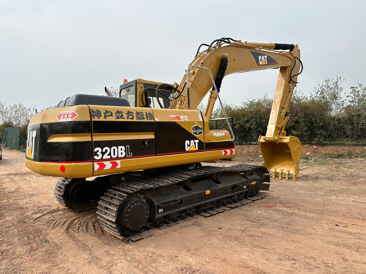 CAT 320BL - Pelle sur chenille: photos 4 CAT 320BL - Pelle sur chenille: photos 4