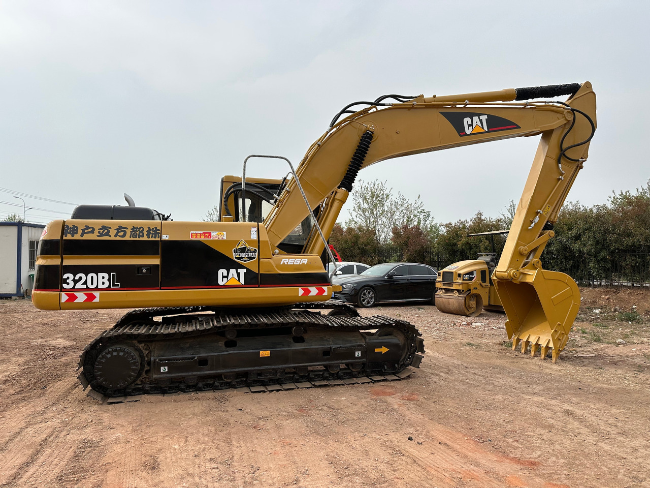 CAT 320BL - Pelle sur chenille: photos 1 CAT 320BL - Pelle sur chenille: photos 1