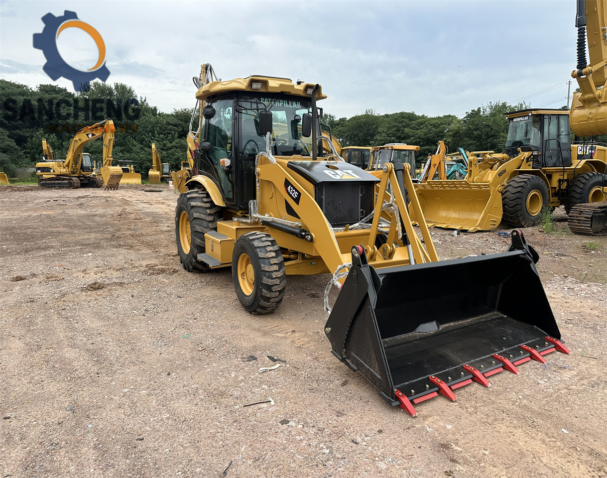 CAT 432F backhoe loader - Tractopelle: photos 3 CAT 432F backhoe loader - Tractopelle: photos 3