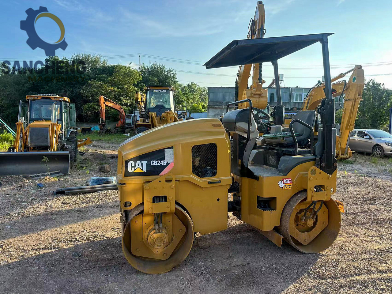 CAT CB24B - Compacteur: photos 2 CAT CB24B - Compacteur: photos 2